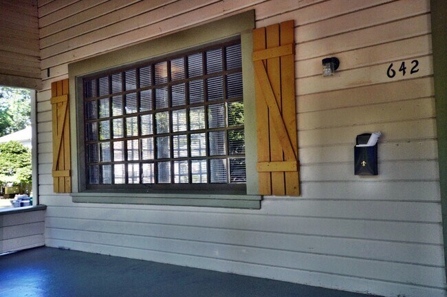 Building Photo - 642 W 3rd St