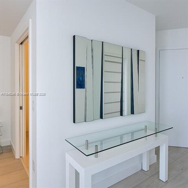 Building Photo - 480 NE 31st St