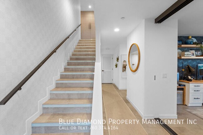 Building Photo - 3301 Lincoln-