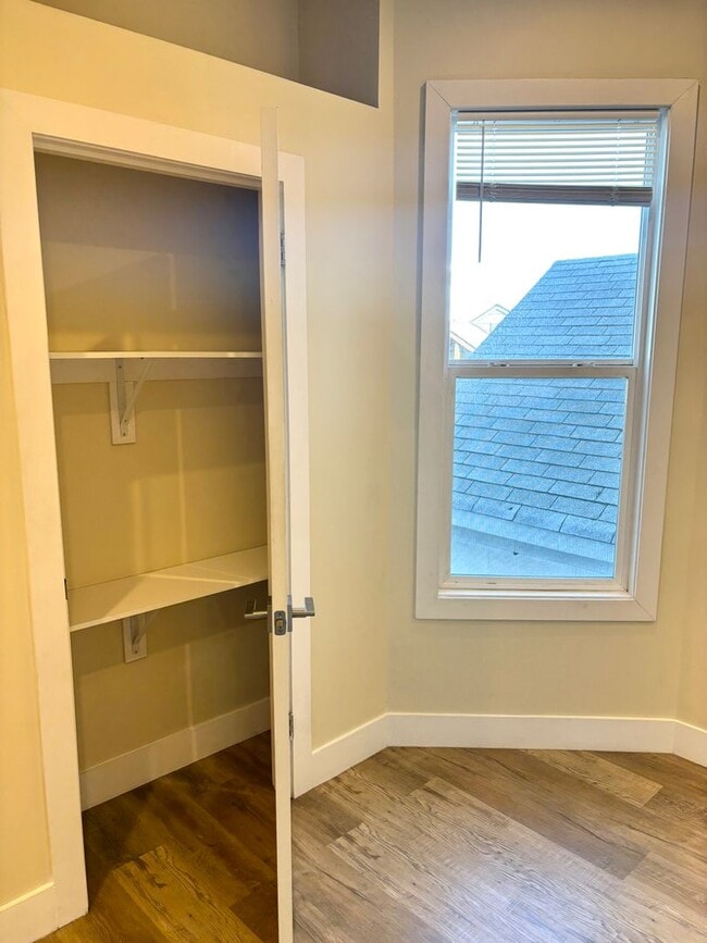 Building Photo - Perfect private room in the heart of Bernal Heights!