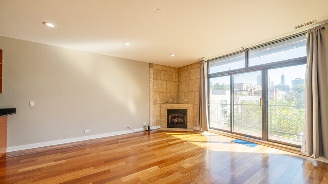 Building Photo - 651 N Milwaukee Ave