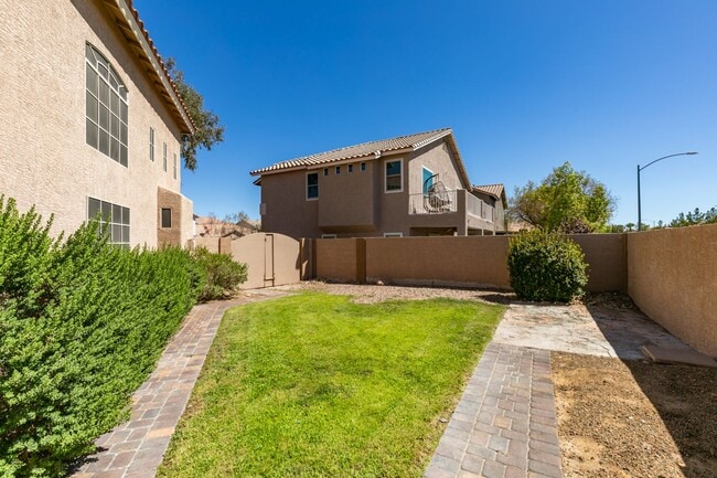 Building Photo - BEAUTIFUL POOL HOME W/RV