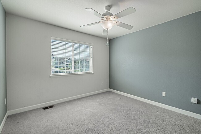 Building Photo - Spacious 5BD, 4BA Castle Rock Home with Fi...