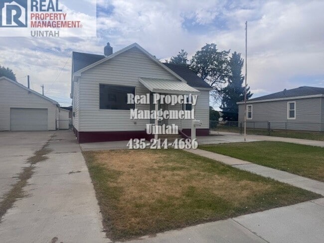 Building Photo - RENT AND DEPOSIT HAS BEEN REDUCED!! 4 bedr...