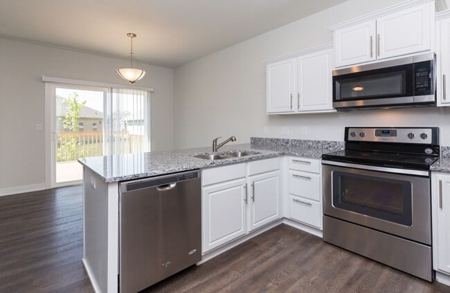 Building Photo - Beautiful, single-family home in Altoona! ...