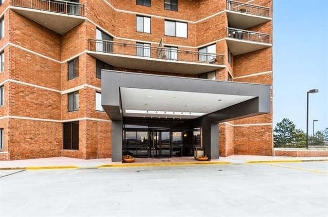 Building Photo - 720 Harmon Cove Tower