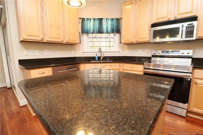 Building Photo - 214 Sylvia Ln