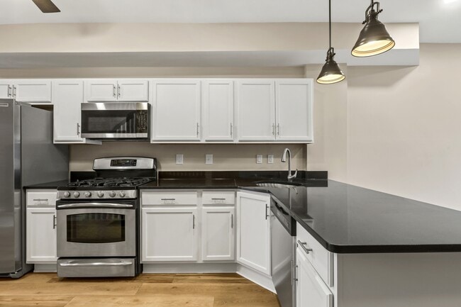 Building Photo - 3313 Hudson St