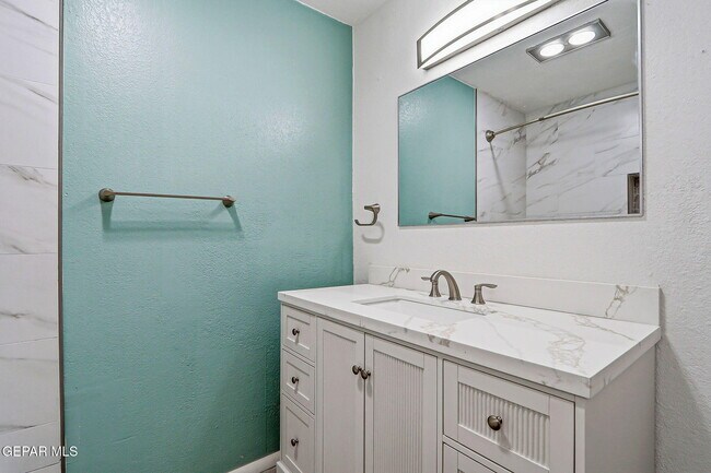 Building Photo - 809 Del Mar Dr