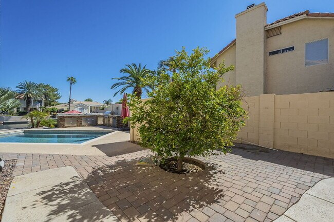 Building Photo - Luxury Waterfront Home in Ocotillo – Avail...