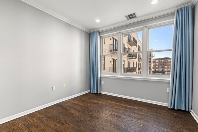 Building Photo - 1200 Grand St