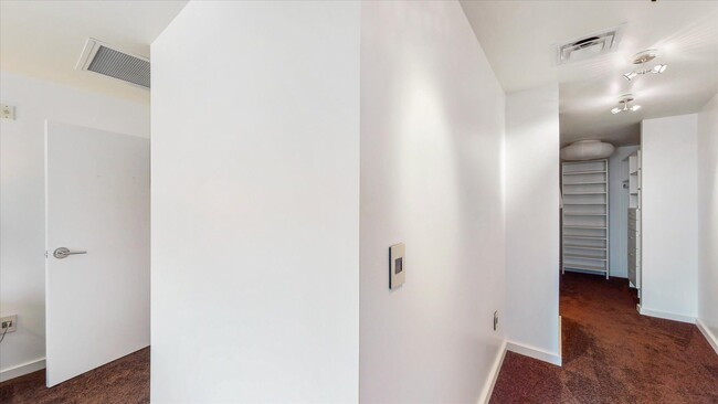 Building Photo - 3,400 SQFT CONDO IN DOWNTOWN CHAMPAIGN W/ ...