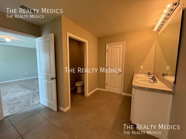 Building Photo - 2327 Ashberry Ridge Dr