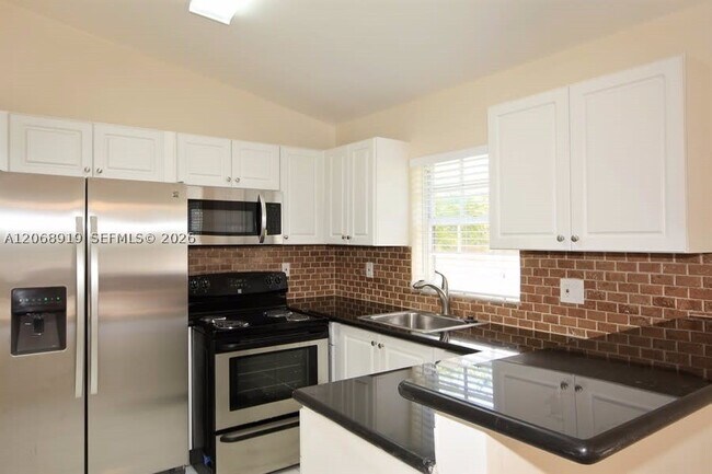 Building Photo - 504 SW 177th Ave