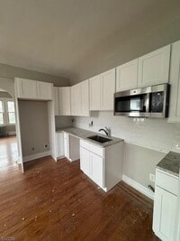Building Photo - 854 Pennington St