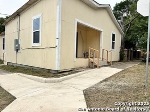 Building Photo - 220 N Pinto St