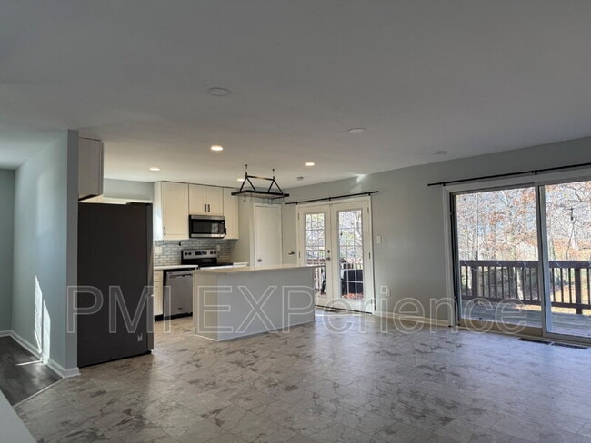 Building Photo - 13417 Queens Ln