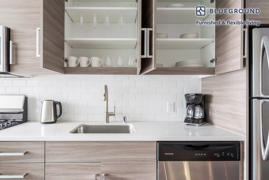 Building Photo - 150 Van Ness Ave