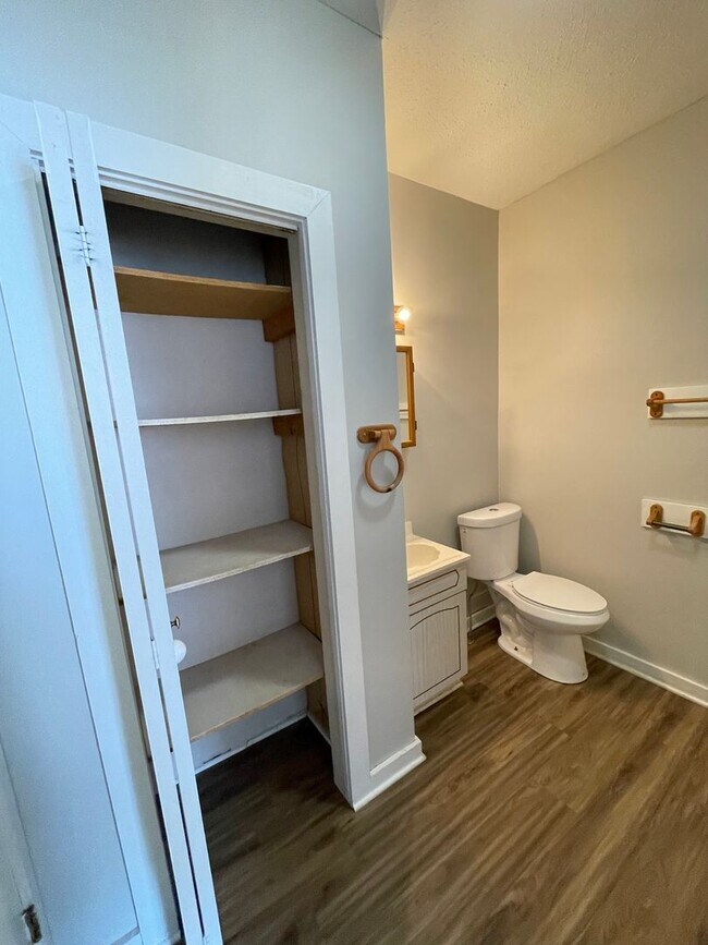 Building Photo - Two Bedroom Single Family Home