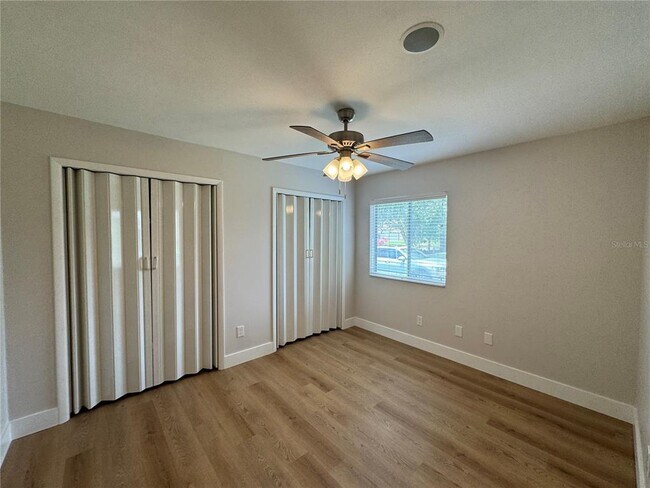 Building Photo - 107 S Deerwood Ave