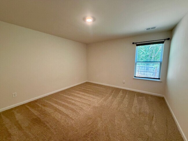 Building Photo - Candler - Three Bedroom Modern Home