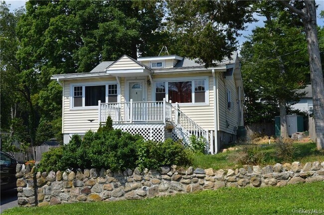 Building Photo - 14 Bridge Ln