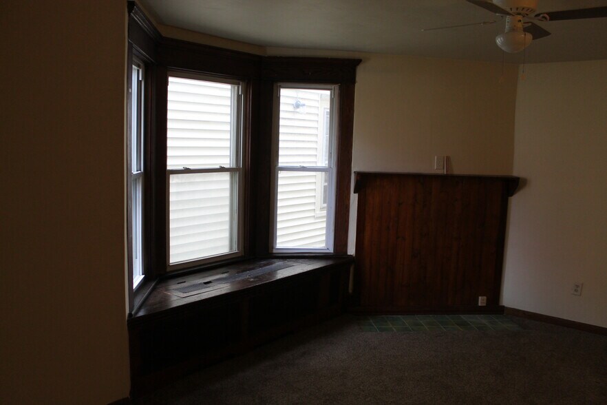 Building Photo - 457 W 8th St