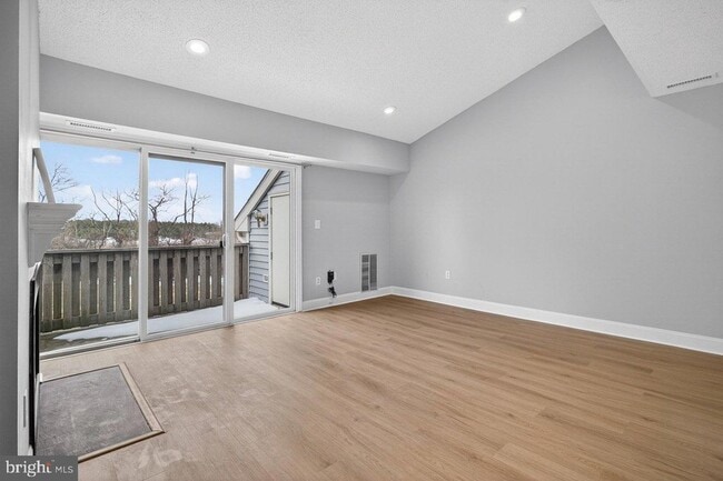 Building Photo - 304 Aspen Dr