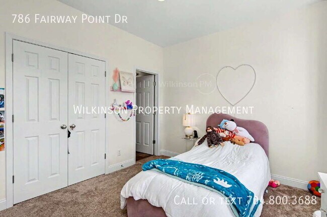 Building Photo - 786 Fairway Point Dr