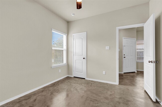 Building Photo - 15841 Beechnut Dr