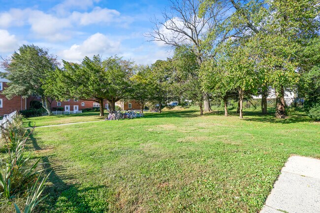 Building Photo - 364 Westwood Ave