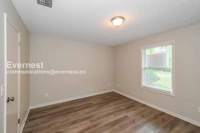 Building Photo - 3323 Lakemar Pl