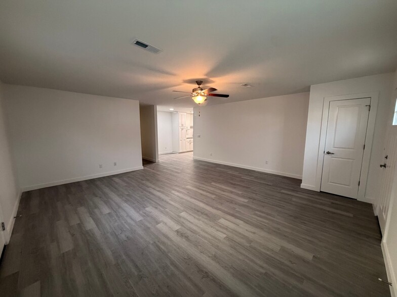 Building Photo - 4395 W Thrasher Dr