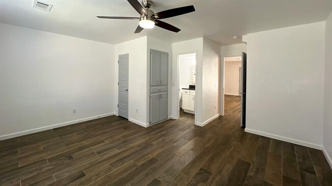 Building Photo - 8401 Azurewood Dr