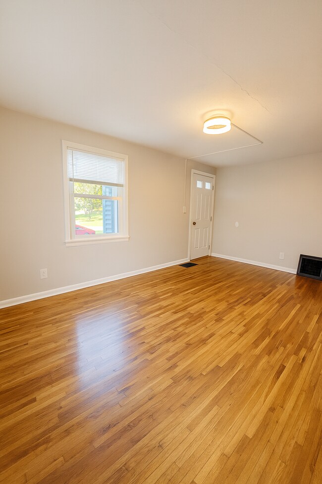 Building Photo - 3 Bed 1 Bath –  On Rental Millbrook Road