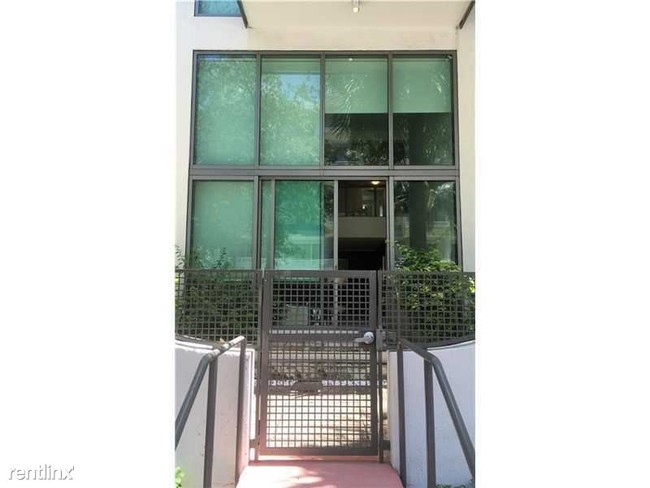 Building Photo - 2 br, 2.5 bath Condo - 6000 Collins Ave Go...