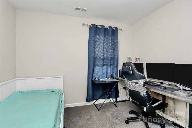 Building Photo - 409 Kickapoo Ave