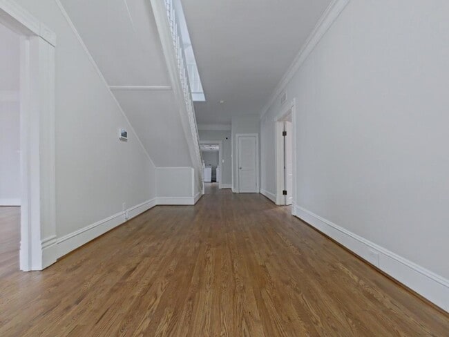 Building Photo - 304 Oakwood St