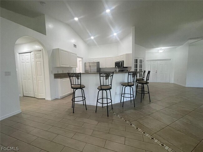 Building Photo - 2842 NW 5th Ave