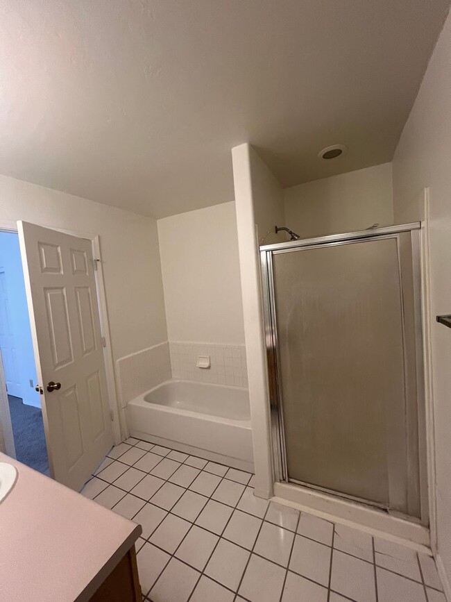 Building Photo - Comfortable & Attractive 3 Bedroom 2 Bath East Side Home Convenient to Everything