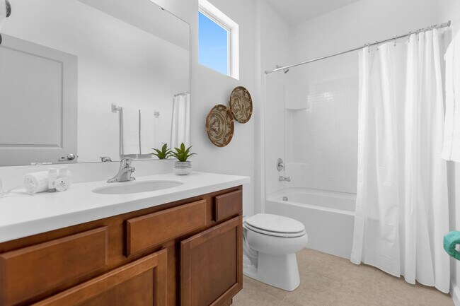 Building Photo - 221 Ballo Dr