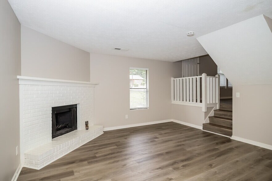 Building Photo - 4578 Old Lake Dr