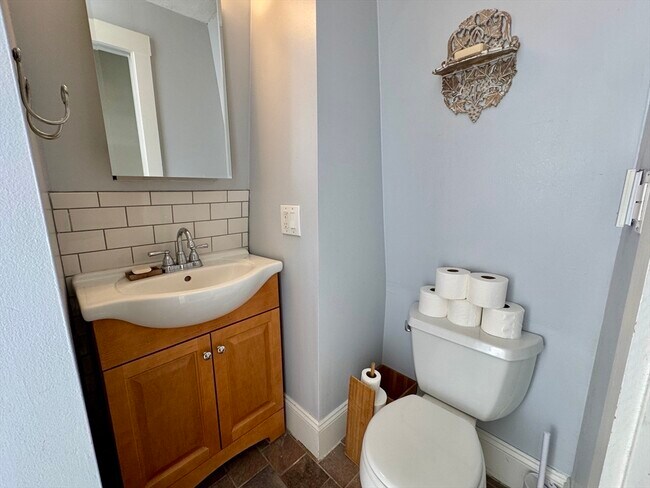 Building Photo - 4 Clifton St