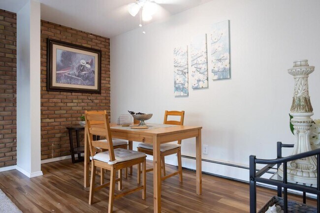 Building Photo - Large Renovated Condo near EMU