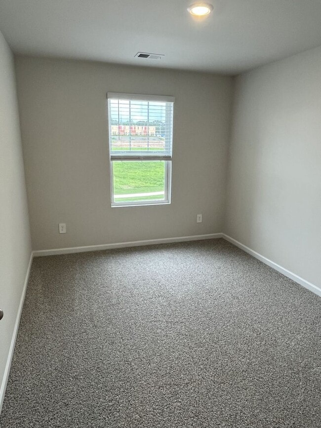 Building Photo - Newer3 Bed townhome in Concord