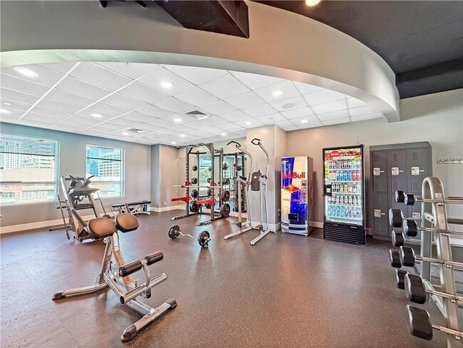 Building Photo - 943 Peachtree St NE