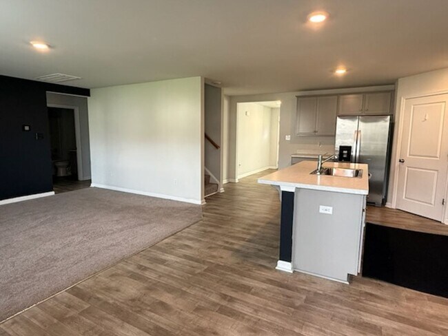 Building Photo - 7980 Uplands Dr