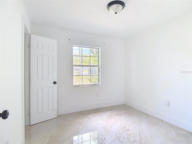 Building Photo - 201 Valencia Dr