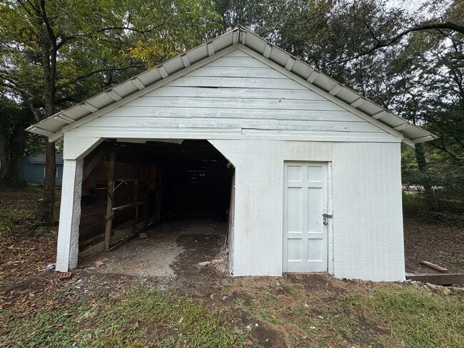 Building Photo - Renovated 3/1 House in North Rome- $1,095