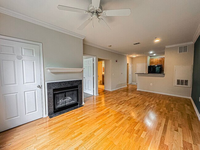 Building Photo - Sunny 1 Bed 1 Bath Condo In Beautiful Fairfax Ridge Condo